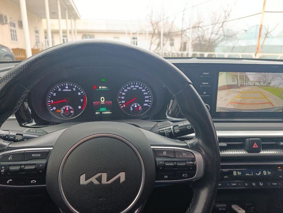 Kia K5 srochni sotiladi