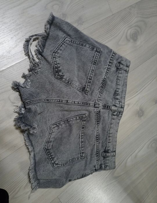 Pantaloni scurți (blugi)