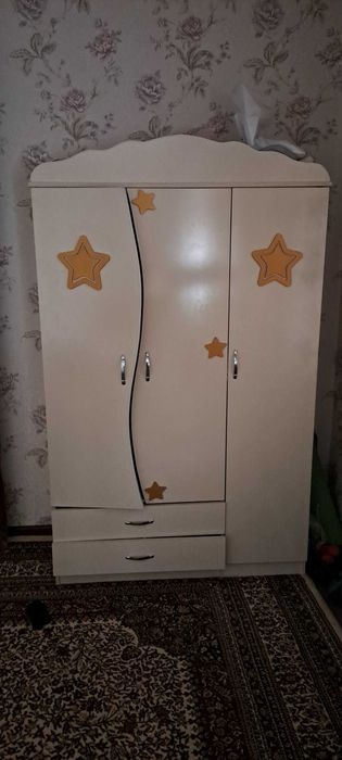Детский шкаф .       ..