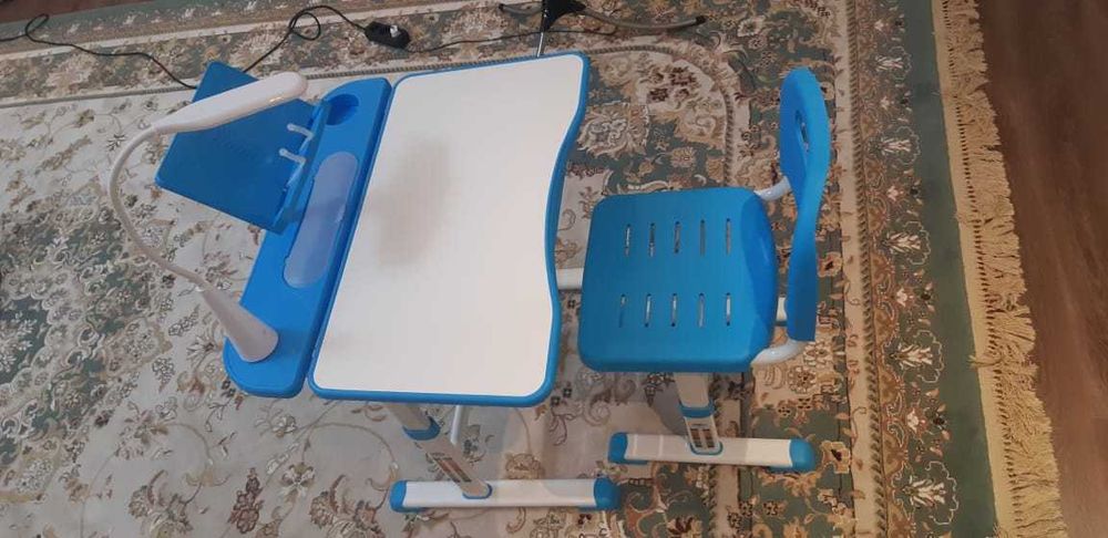 Детский письменный стол со стулом