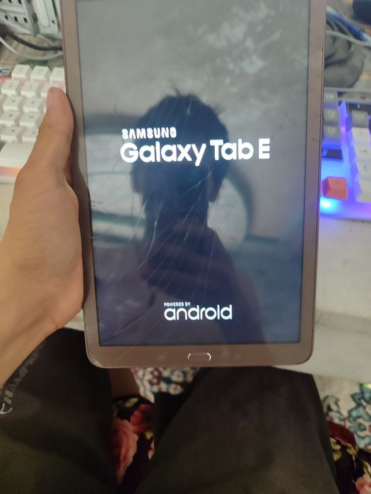 Samsung tab e (sm t561)