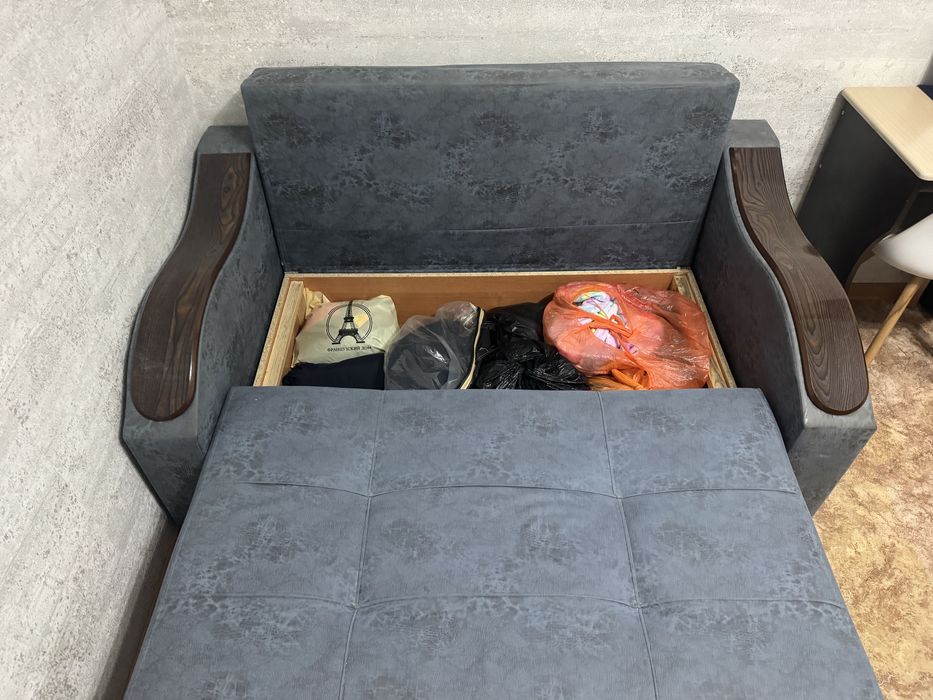 Продается диван в хорошем состоянии.