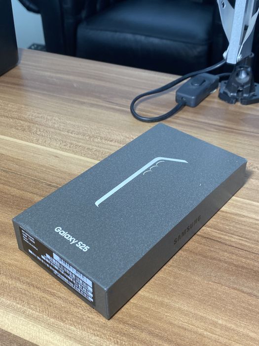 Samsung Galaxy S25• 128 GB • Navy