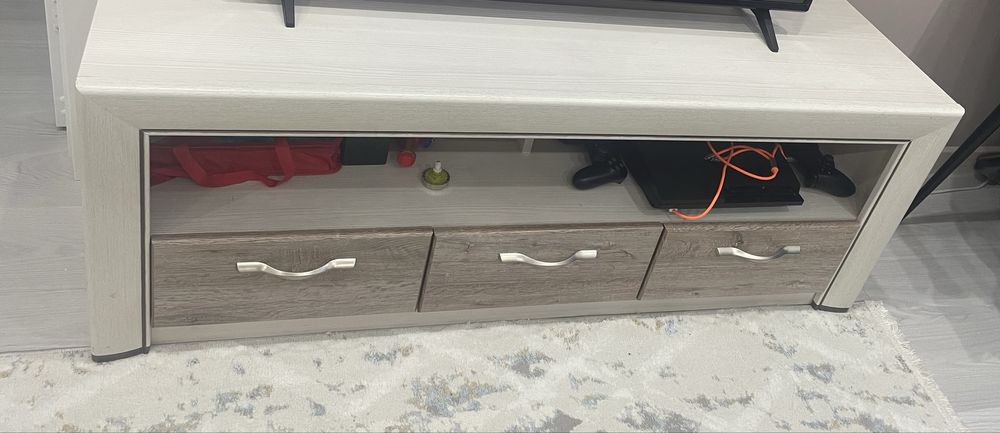 Продам тумбу под ТВ