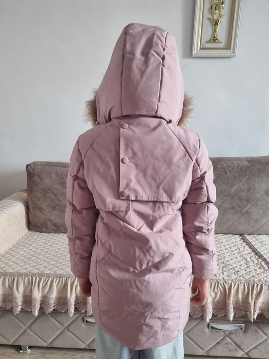 Продам зимние куртки чёрная 140, нежо сиреневая 128.