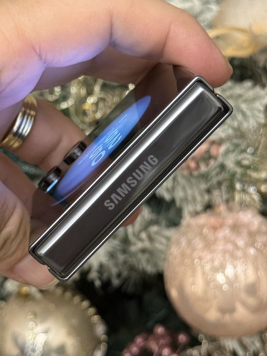 Samaung Galaxy flip 5 512gb