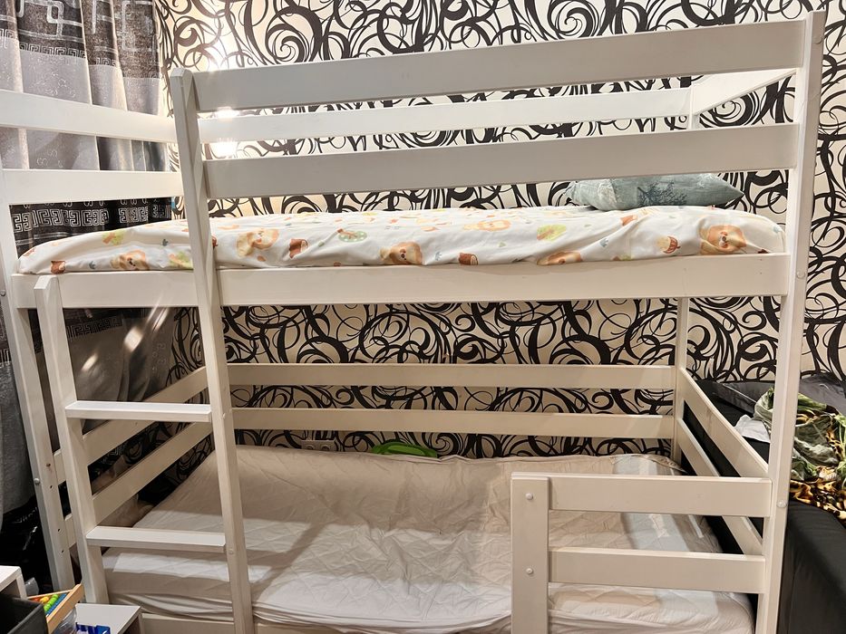 Двуярусная детская кровать