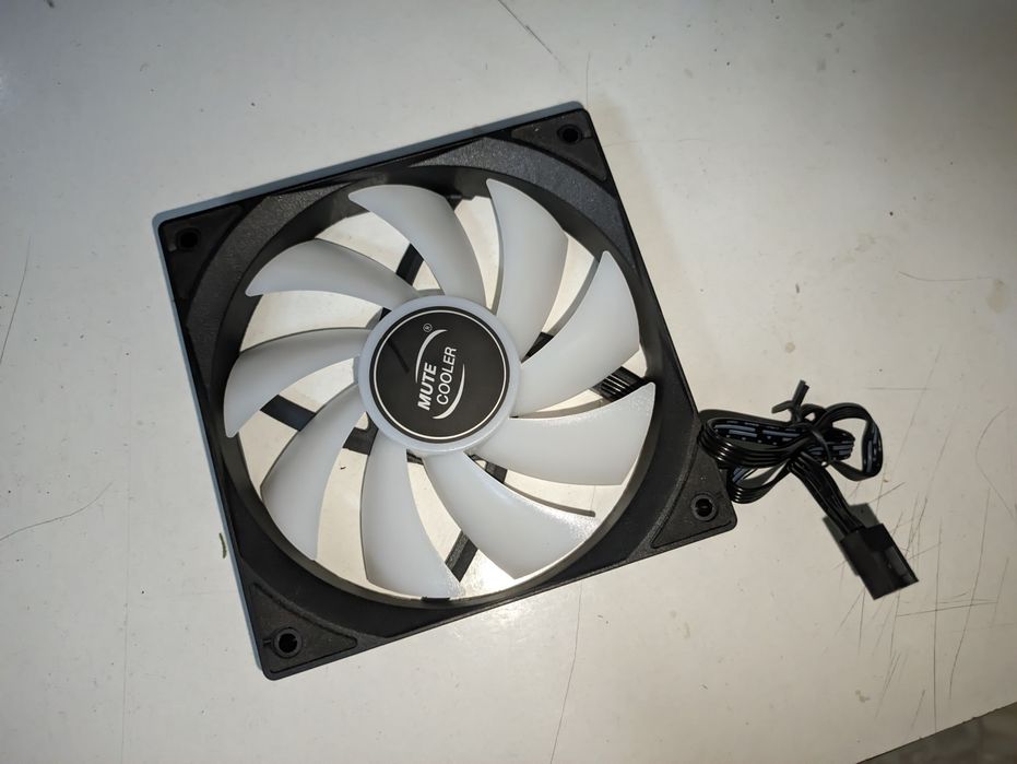 Продам вентиляторы 120мм argb 4pin