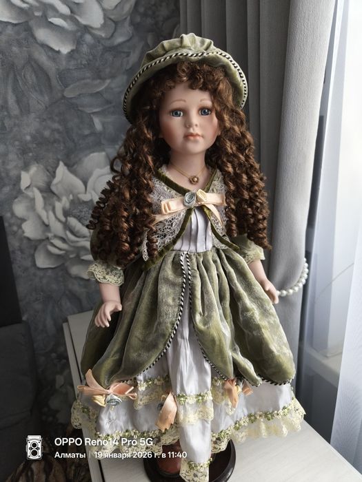 Кукла коллекционая