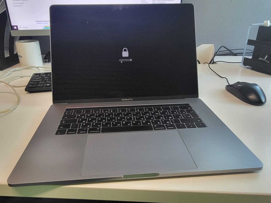 Продам MacBook Pro Apple