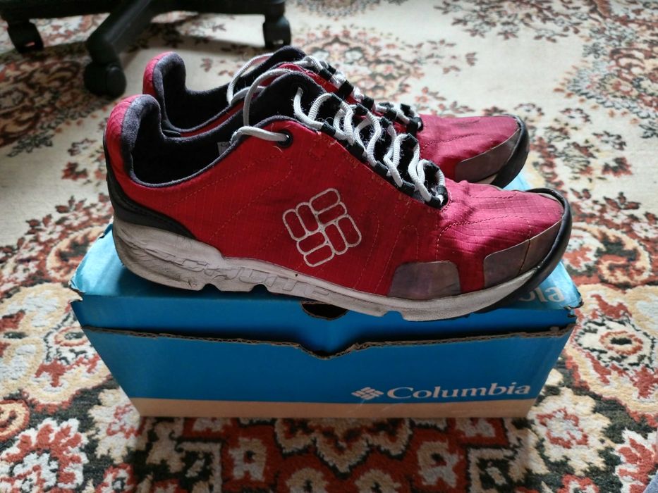 Продам мужские кроссовки