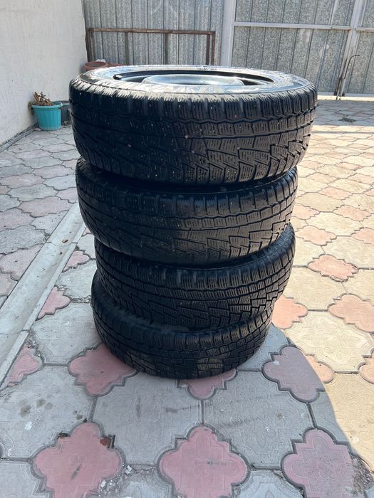 Продам комплект зимних шин вместе с дисками