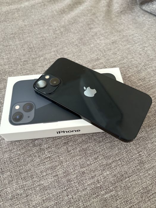 iPhone 13 ,цвят midnight 128GB