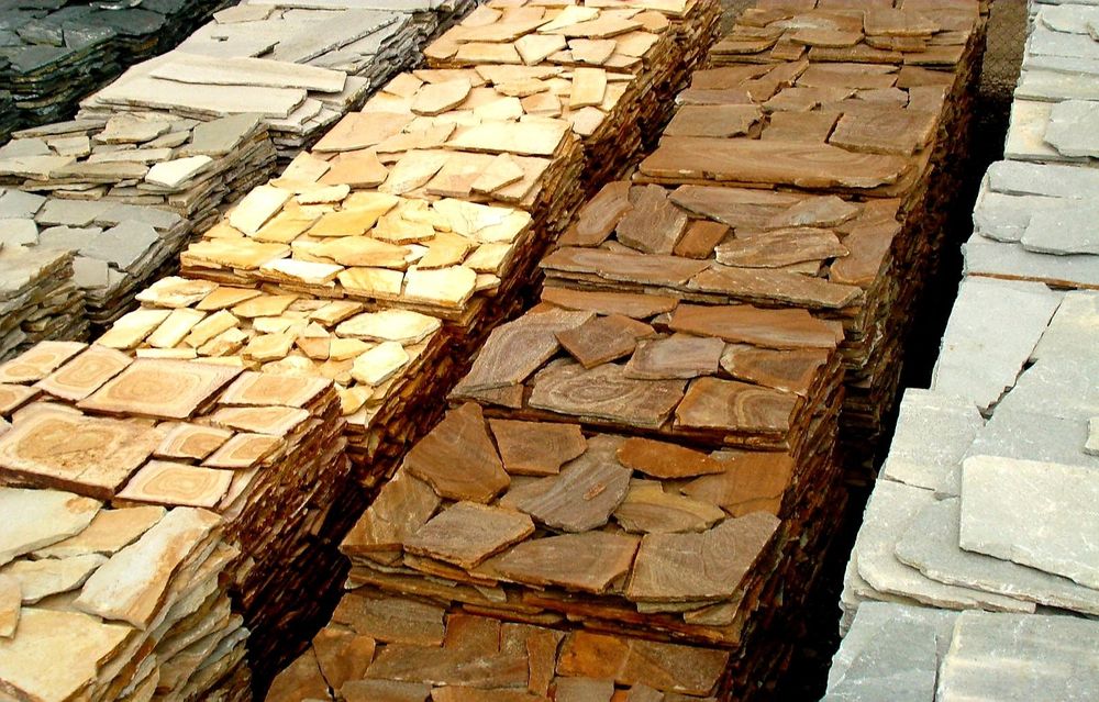 Piatra naturala de placat, pavaje rezistente, maro, neagra, bej, gri.