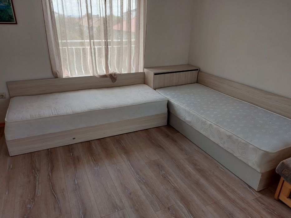 Продавам ъглови легла с матраци