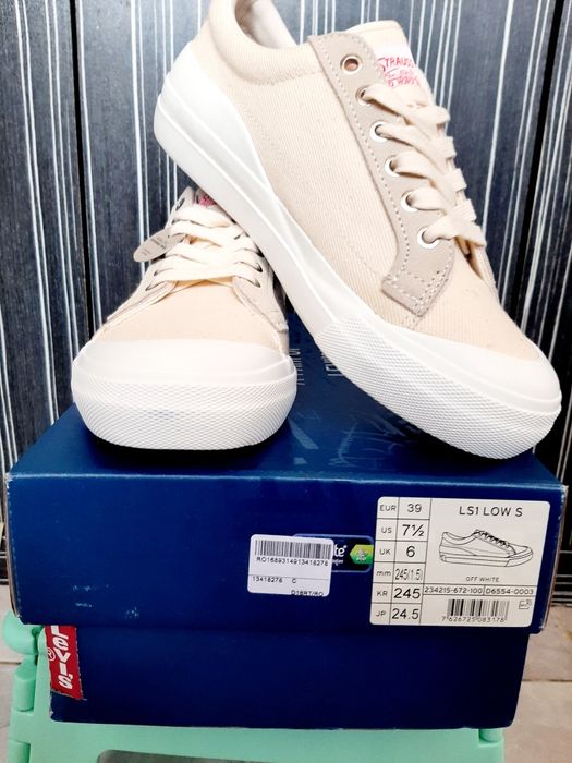 Нови кецове Levi's