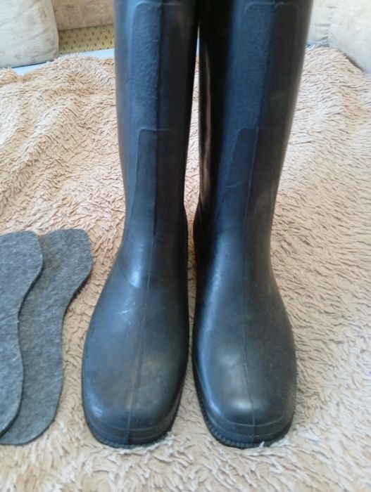 Продам резиновые сапоги