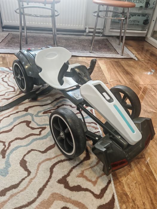 Cart electric cu telecomanda