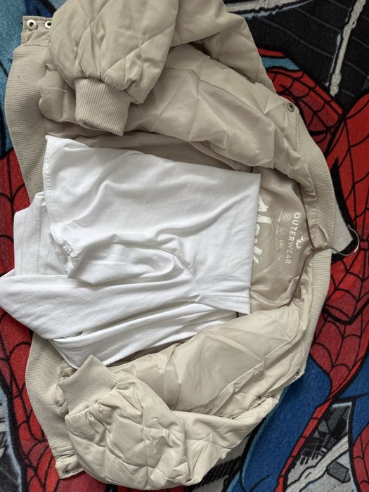 Продам легкую куртку на девочку