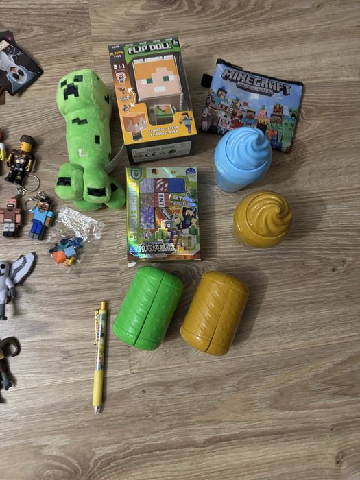 Продам набор игрушек ROBLOX и Minecraft