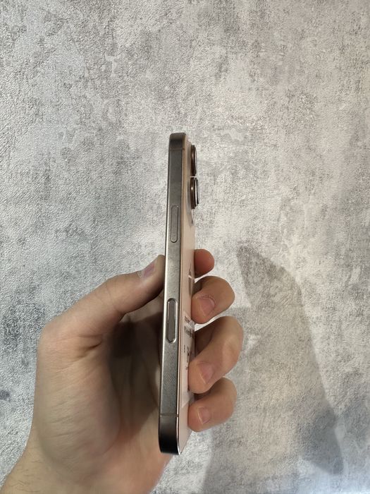 Iphone 16 pro desert 256 gb 91 % krishka alishgan ekran dog bor