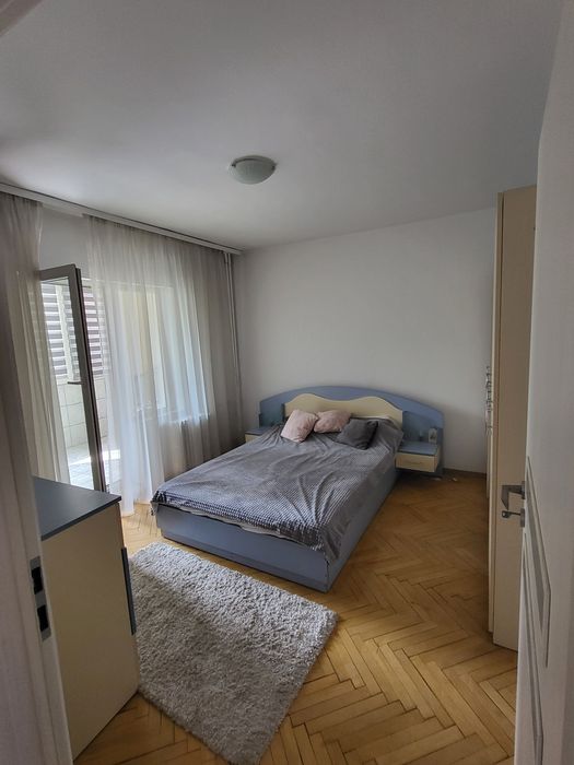 Dau in chirie apartament cu 2 camere