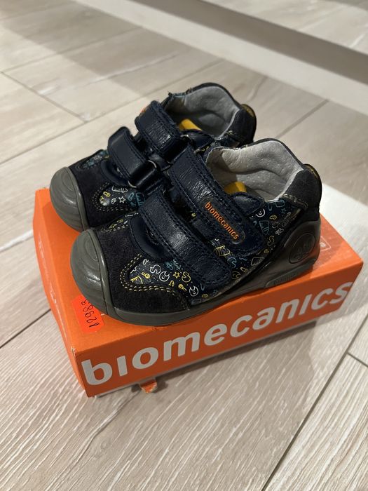 Обувки/Сандали Biomecanics, Clarks