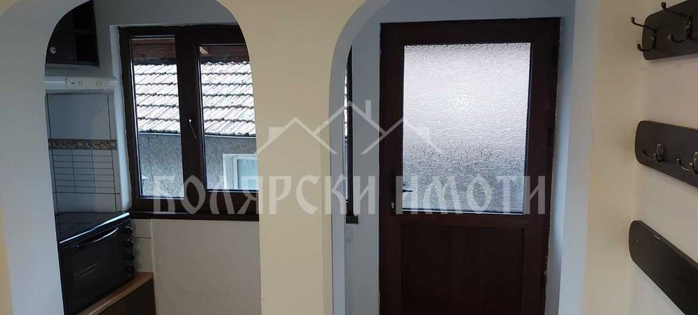 Дава се под наем Етаж от къща в Велико Търново, Център - 60 кв.м за 280.5 € - Снимка #8