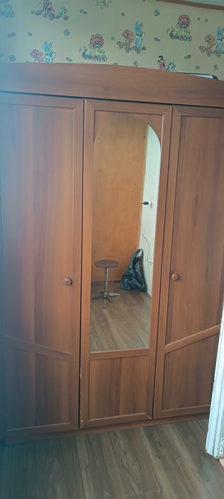 Срочно продается шкаф