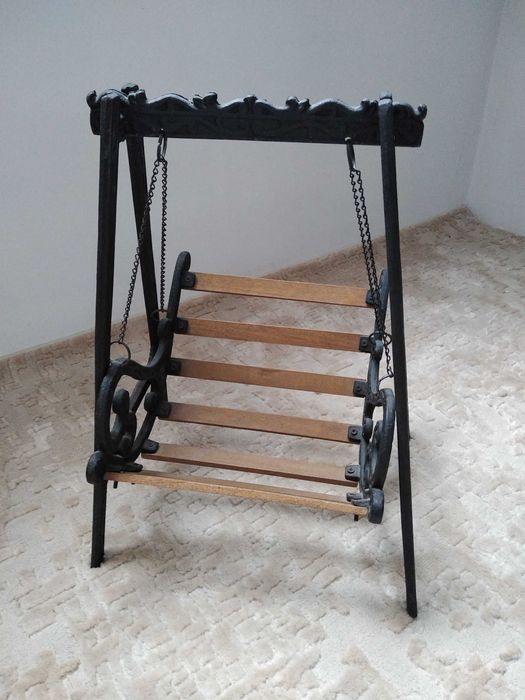 Balansoar pentru papusi de portelan