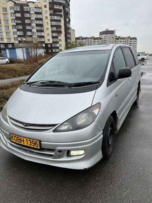 Машина Тайота естима эконом класс