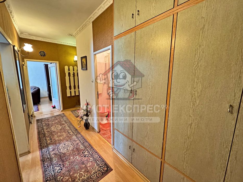 Многостаен апартамент, с изба, до планината, кв.Изток