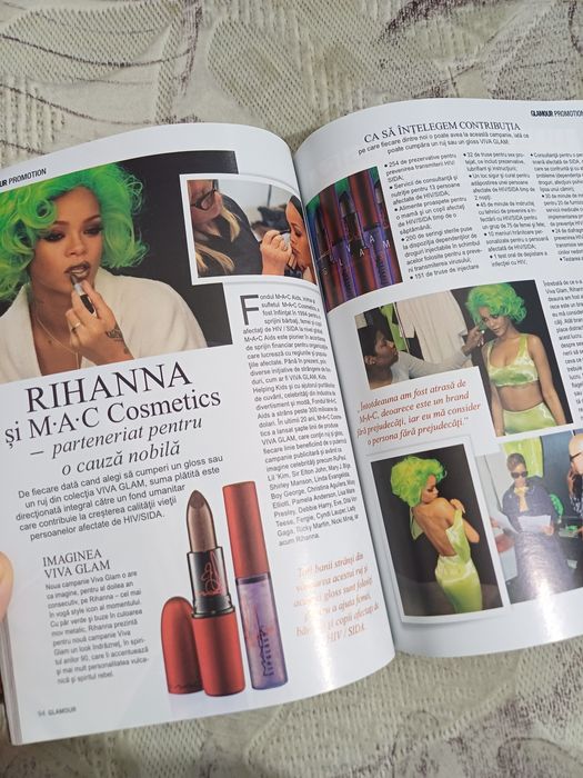 Vand revista Glamour octombrie 2014, cu Katie Holmes