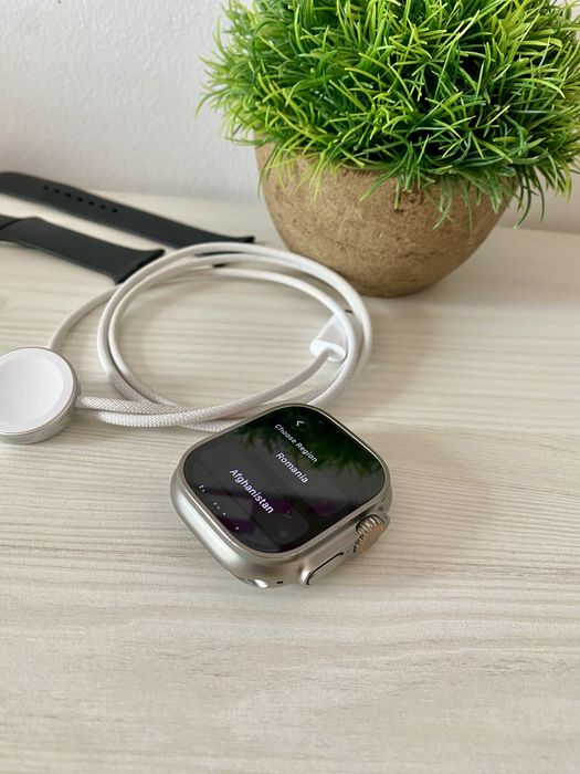 Apple Watch Ultra 2 Gps + LTE 49mm Titanium & Ceramic Case