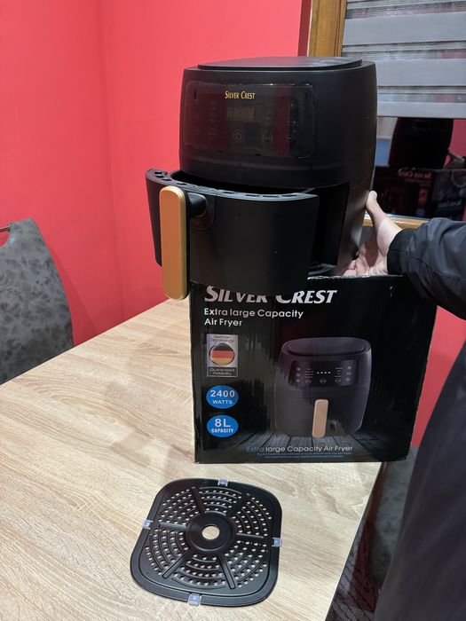 Air fryer 8L, 2400W, от Технополис за 235лв
