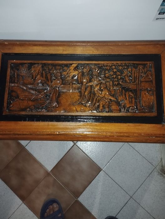 Прекрасна масичка със дърворезба