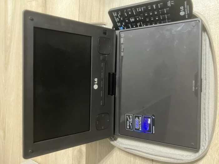Vând DVD player LG