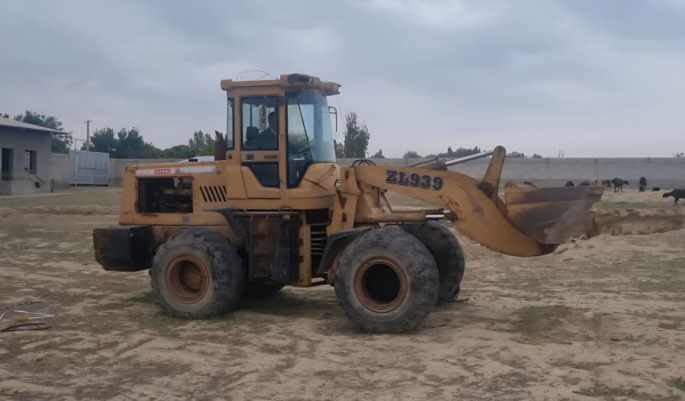 Фронтальный погрузчик ZL 939
