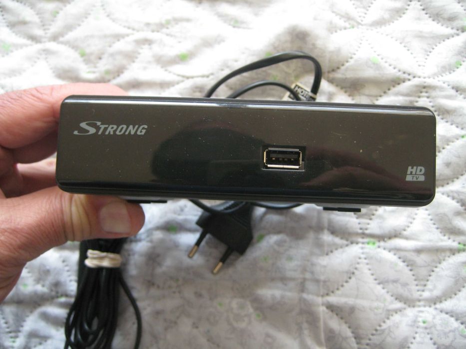 Продавам цифров декодер STRONG SRT 8112