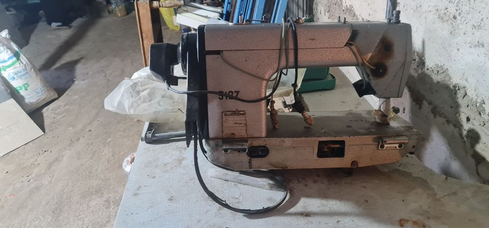 Тикув мошинаси сотилади