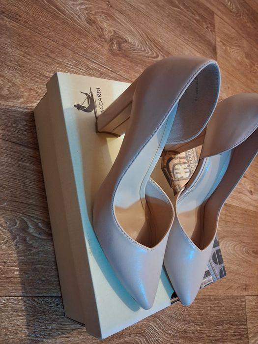 Туфлилер сатылады 9000 тг ден