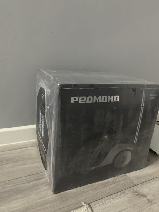 Пылесос Redmond V1309