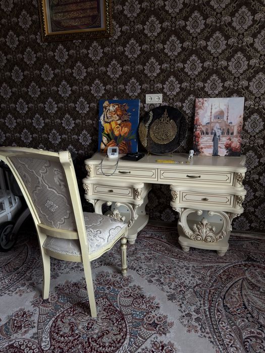 Комод  с со стулом