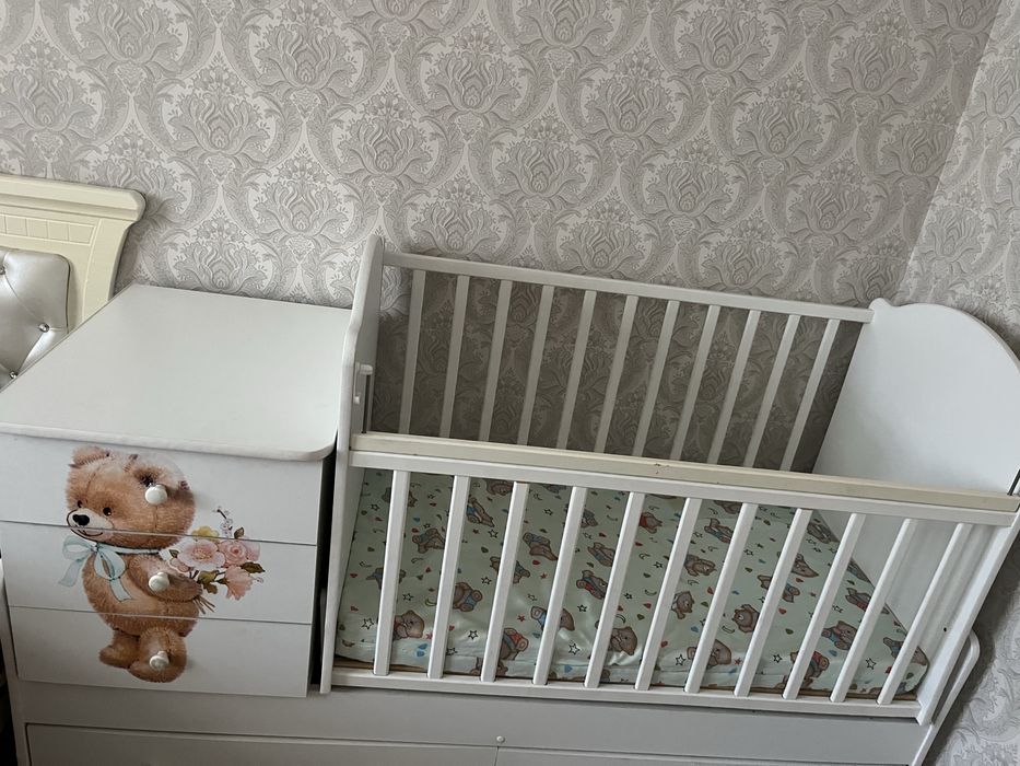 Детский кроват ( матрас в подарок)