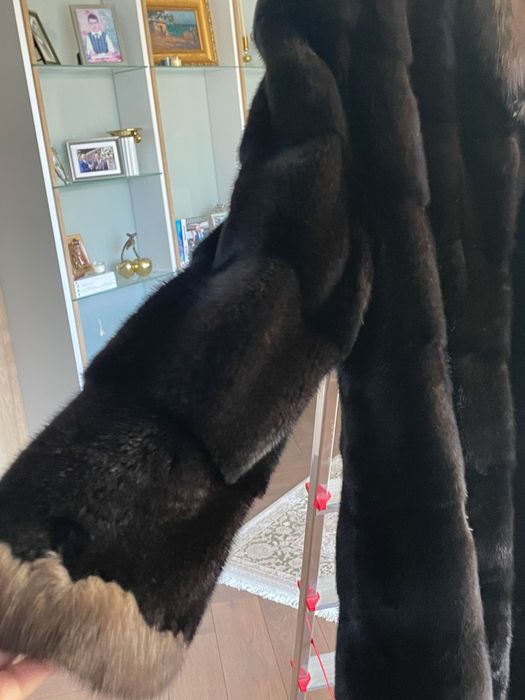 Haina de nurca maro blana naturala