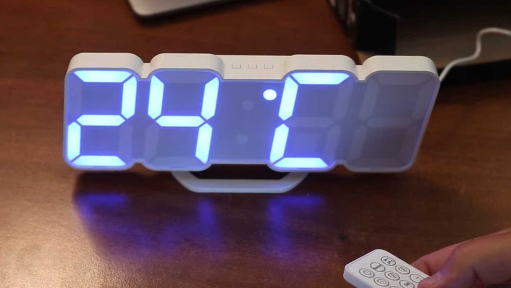 Ceas cu temometru, de perete sau de masa, birou, cu telecomanda, cu LED, 3D, nou sigilat, din Germania; 115 culori si multe jocuri de lumini; 3 alarme