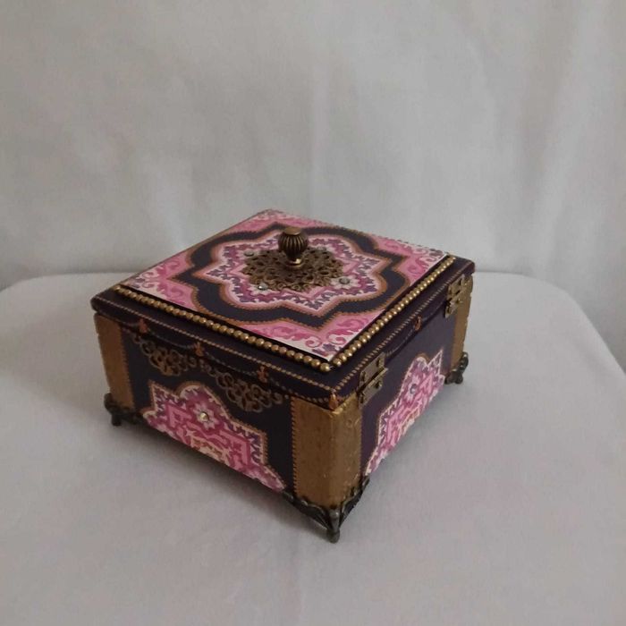 Шкатулка новая.  Дерево.