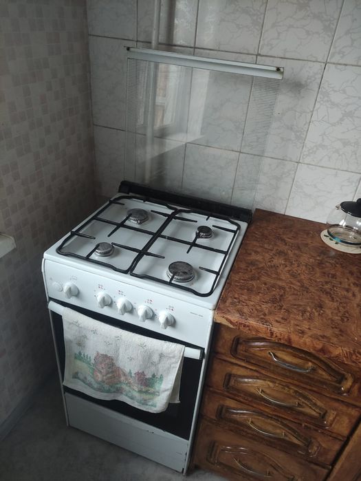 Продам газовую плиту