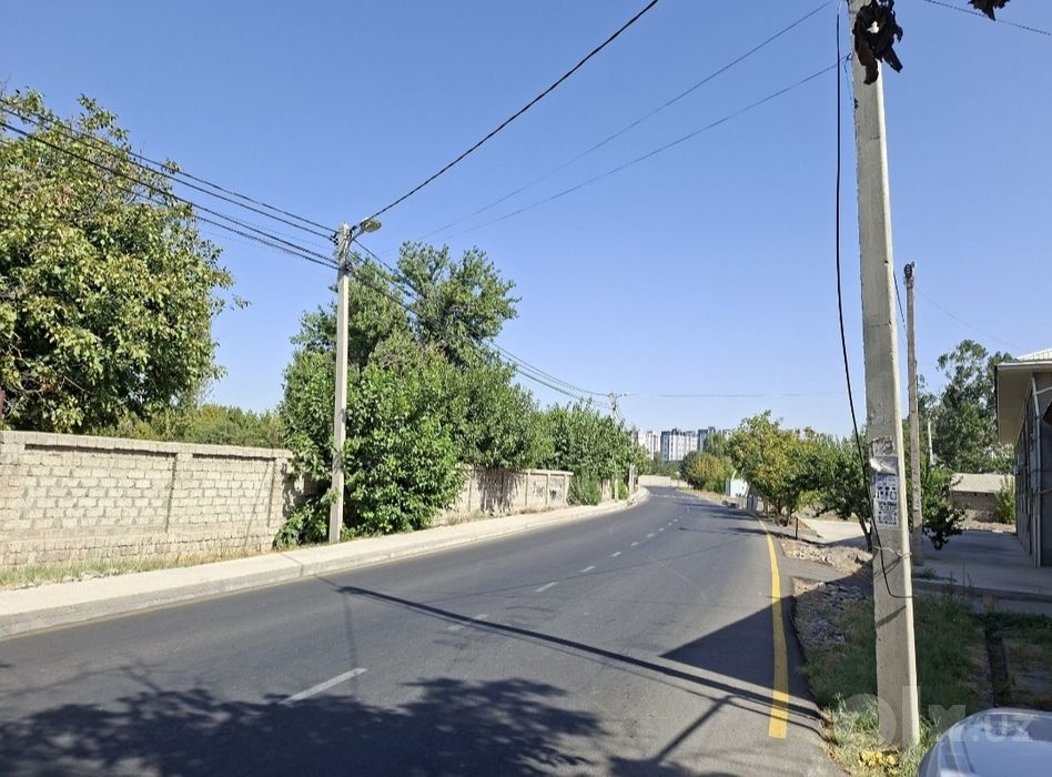 Noturar joy sotiladi 14,5 sotok yo'lni yuzida sklad avtoservis ofis va