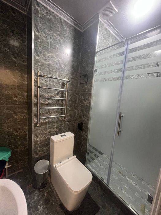 Qizlarga kvartira 1 metro yonida 1 kishiga 100$ narxi